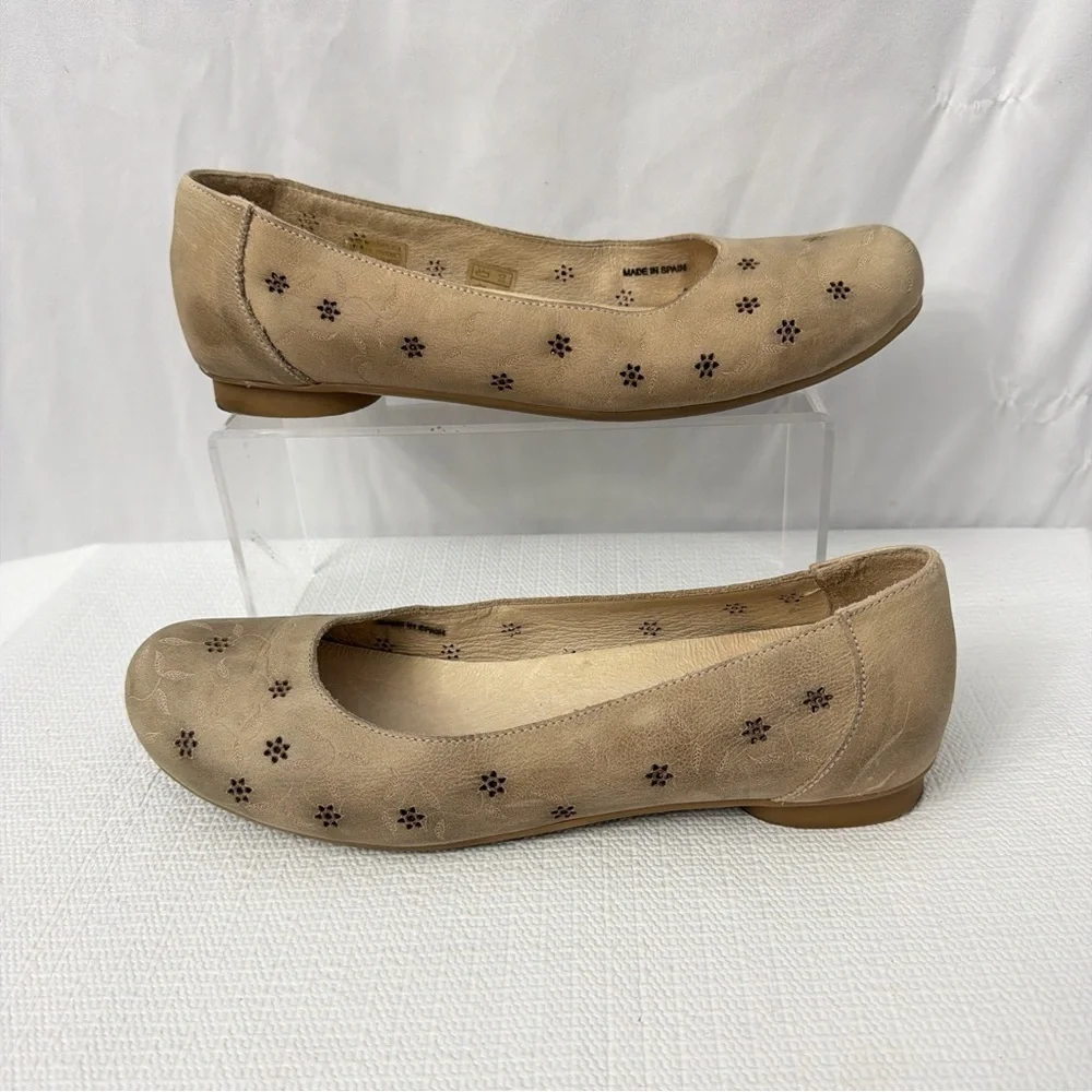 Tatami by Birkenstock Floral Detail Leather Flats - Picture 8 of 10